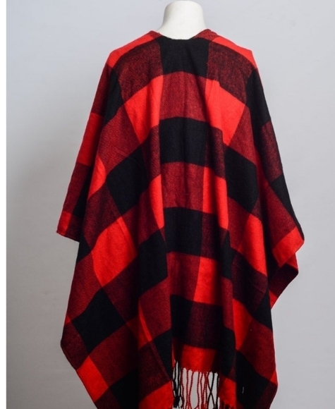 NEW BUFFALO CHECK TASSEL PONCHO Red And Black One Size - Picture 4 of 6